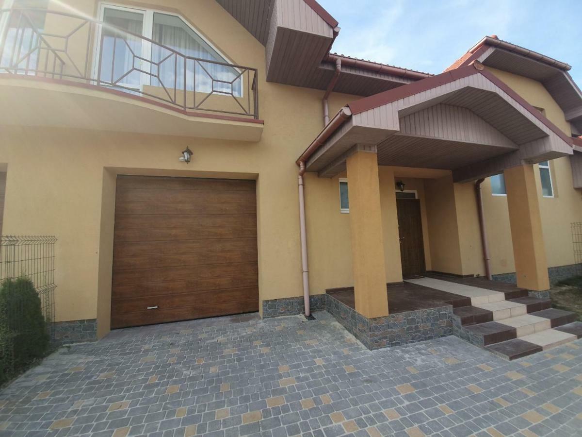 Апартаменты Премиум Класса На Гвардейской Úzhgorod Exterior foto